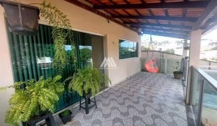 Vendo casa em Itaúna com pomar em excelente localização!