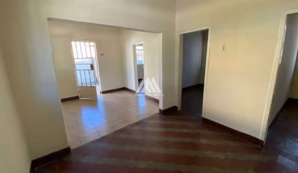 Vendo casa em Itaúna em excelente localização!