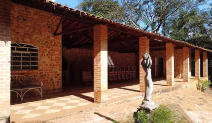 Vendo chácara em Itatiaiuçu de 5000m² com 07 quartos e piscina excelente localização