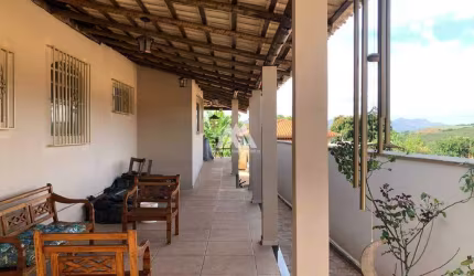 Vendo casa em Itatiaiuçu em excelente localização!