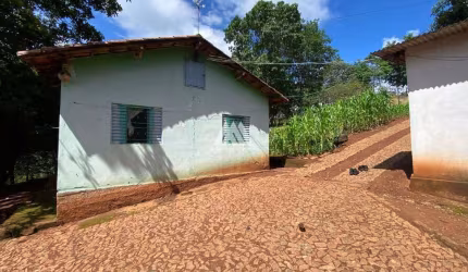 Vendo chácara em Itatiaiuçu de 3000m² com 03 quartos excelente localização.