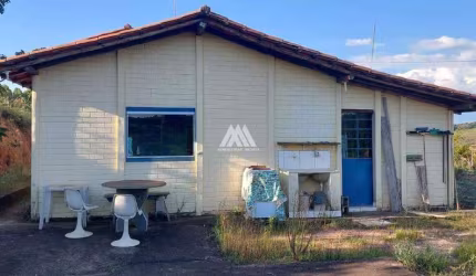 Vendo chácara em Itatiaiuçu de 5000m² com 03 quartos excelente localização.