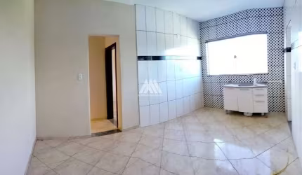 Vendo apartamento em Itatiaiuçu com 03 quartos excelente localização.