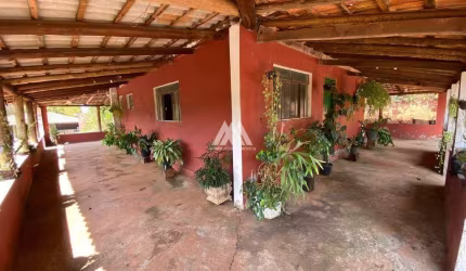 Vendo chácara em Itatiaiuçu de 10.500m² com 09 quartos e piscina excelente localização.