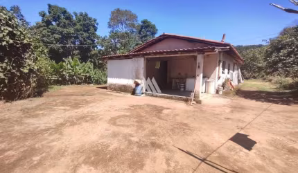 Vendo terreno de 110.000m² em Itatiaiuçu com casa de 04 quartos excelente localização.