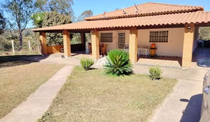 Vendo chácara em Itatiaiuçu de 12.000m² com 03 quartos excelente localização.