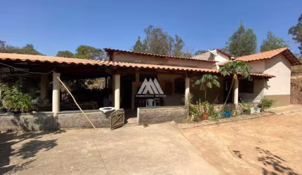 Vendo chácara em Itatiaiuçu de 15.000m² com 02 quartos excelente localização.
