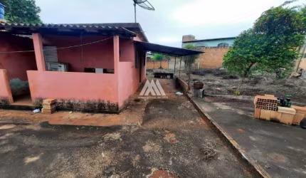 Vendo casa em Itatiaiuçu com 02 quartos excelente localização.