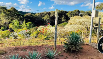 Vendo chácara em Itatiaiuçu de 5000m² com 03 quartos e piscina excelente localização.