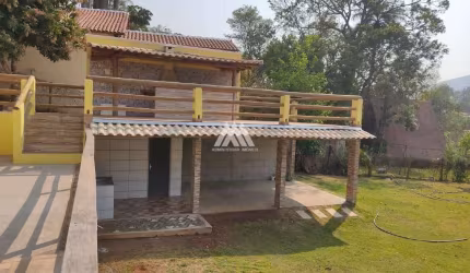 Vendo chácara em Itatiaiuçu de 2500m² com 03 quartos e piscina excelente localização.