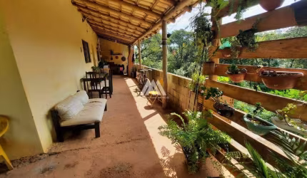 Vendo chácara em Itatiaiuçu de 1000m² com 03 quartos e piscina excelente localização.