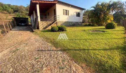Vendo chácara em Itatiaiuçu de 2300m² com 03 quartos excelente localização.