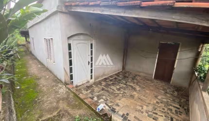 Vendo chácara em Itatiaiuçu de 5000m² com 03 quartos excelente localização.