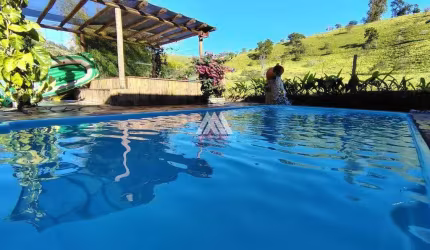 Alugo excelente sitio para temporada.