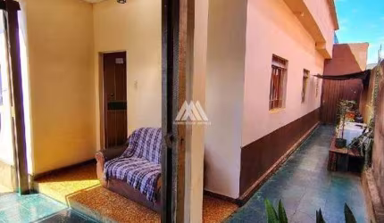 Vendo casa em Itatiaiuçu excelente localização.
