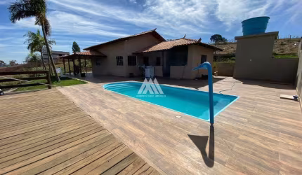Vendo chácara em Itatiaiuçu de 900m² com 02 quartos e piscina excelente localização.
