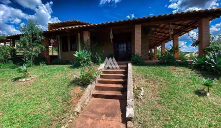 Vendo chácara em Itatiaiuçu de 1200m² com 04 quartos e piscina excelente localização