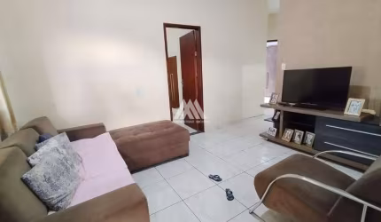 Vendo casa em Itaúna em excelente localização!