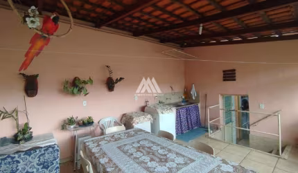 Vendo casa em Itaúna em excelente localização!