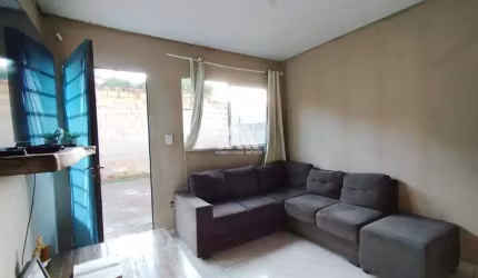 Vendo casa em Itaúna em excelente localização!