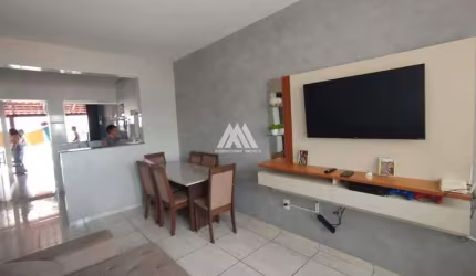 Vendo casa em Itaúna em excelente localização!