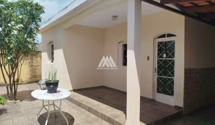 Vendo casa em Itaúna em excelente localização!