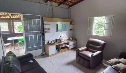 Vendo sítio em Itaúna com excelente localização!