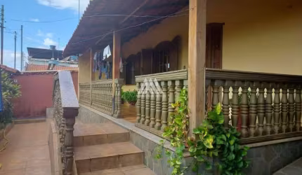 Vendo casa em Itaúna em excelente localização!