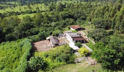 Vendo sítio em Itaúna em excelente localização!