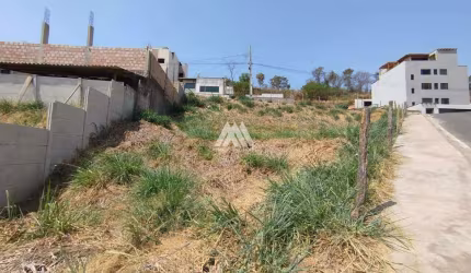 Vendo lote em Itaúna com ótima localização!