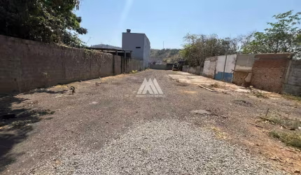 Vendo lote em Itaúna com ótima localização!