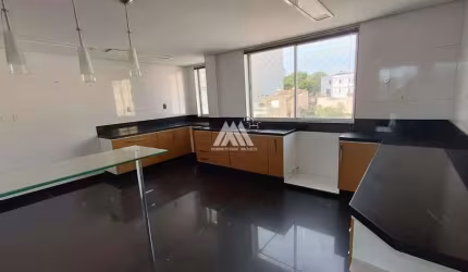Vendo cobertura em Itaúna com excelente localização!