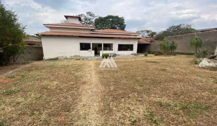 Vendo casa em Itaúna em excelente localização!