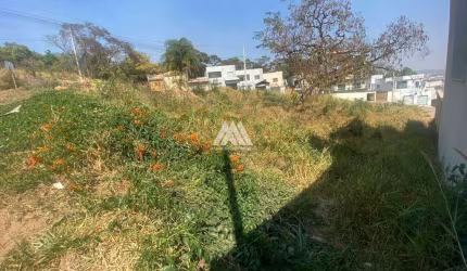 Vendo lote em Itaúna com ótima localização!