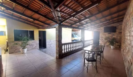 Vendo casa em Itaúna em excelente localização!