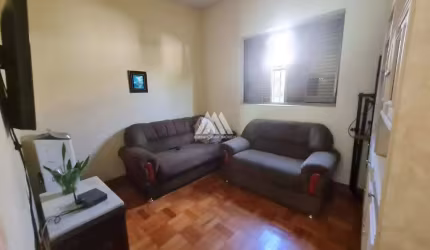 Vendo casa em Itaúna em excelente localização!