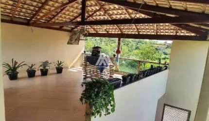Vendo casa em Itaúna em excelente localização!