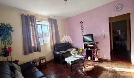 Vendo casa em Itaúna em excelente localização!