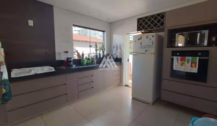 Vendo casa em Itaúna em excelente localização!