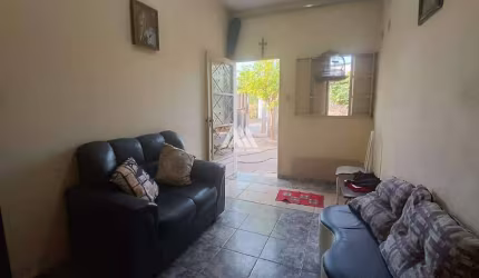 Vendo casa em Itaúna em excelente localização!