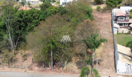 Vendo lote em Itaúna com ótima localização!