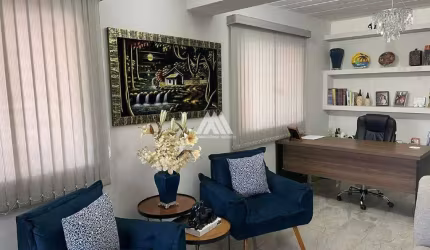 Vendo casa de dois pavimentos em Itaúna em excelente localização!