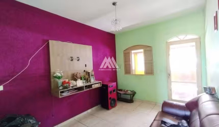 Vendo casa em Itaúna em excelente localização!