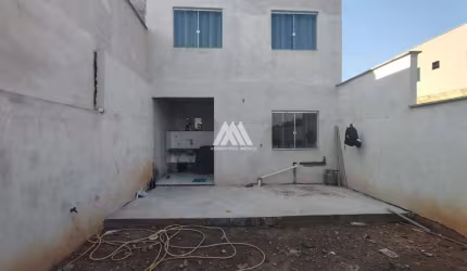 Vendo casa em Itaúna em excelente localização!