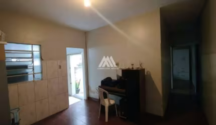 Vendo casa em Itaúna em excelente localização!
