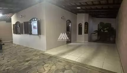 Vendo casa em Itaúna em excelente localização!