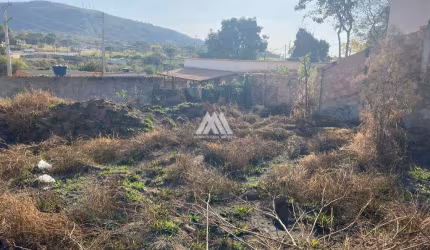 Vendo lote em Itaúna com ótima localização!