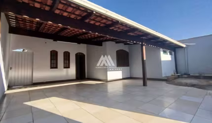 Vendo casa em Itaúna em excelente localização!