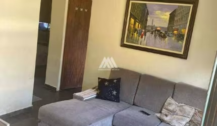 Vendo casa em Itaúna em excelente localização no centro!