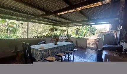Vendo casa em Itaúna em excelente localização!